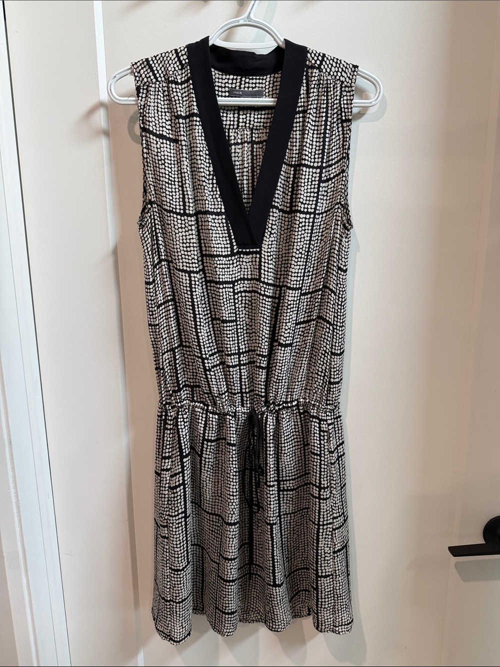 Sleeveless V-Neck Black and White Patterned Dress